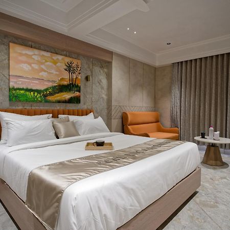 Hotel Golden Plaza Ahmadabad Zewnętrze zdjęcie