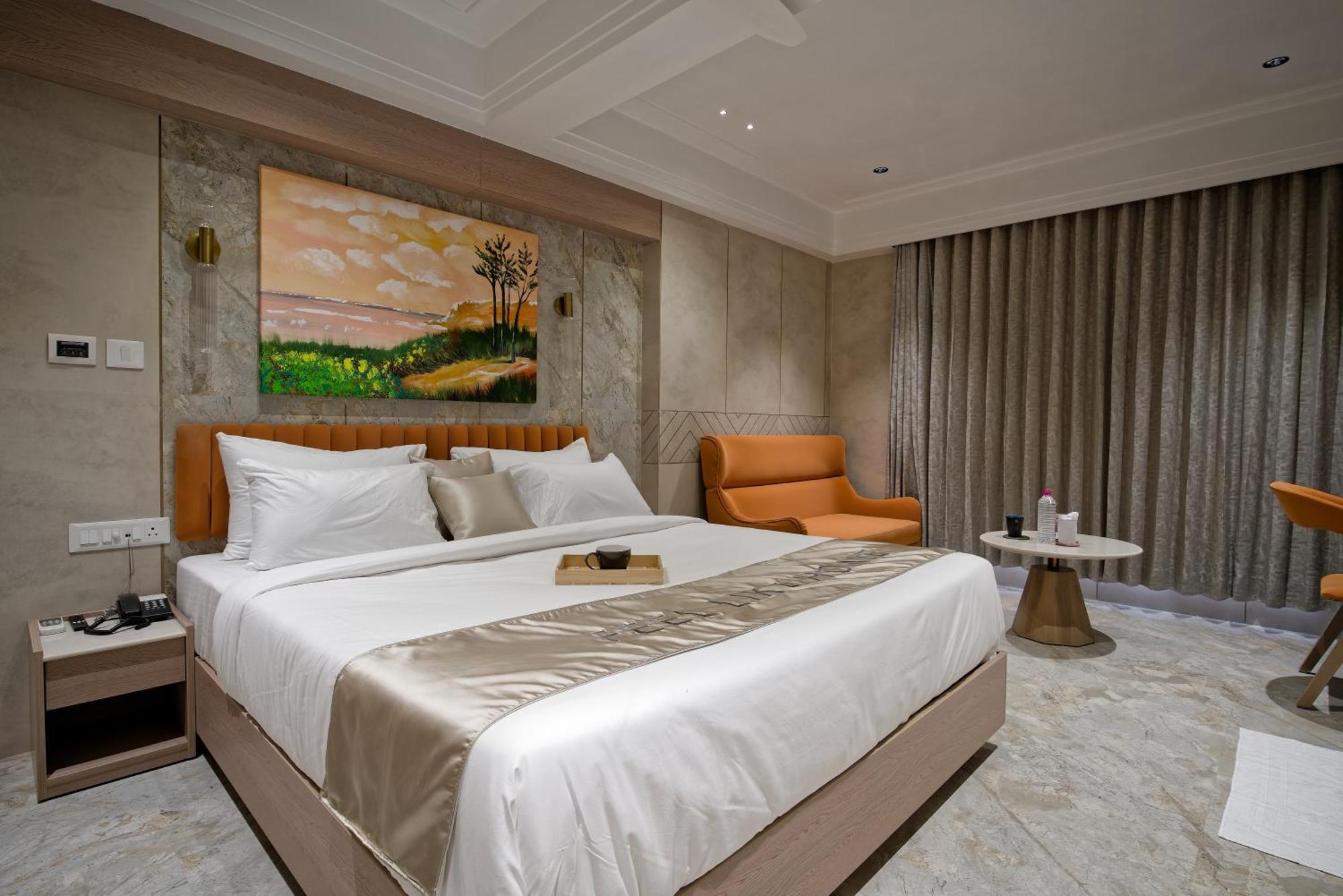 Hotel Golden Plaza Ahmadabad Zewnętrze zdjęcie