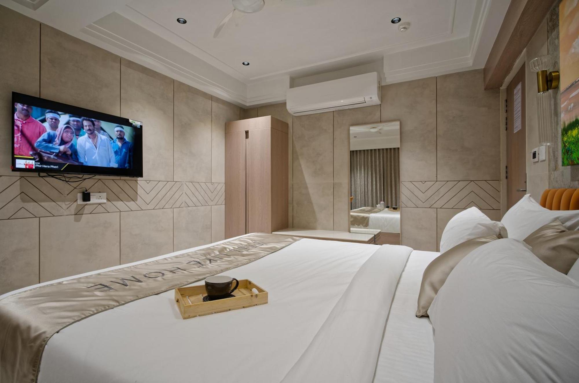 Hotel Golden Plaza Ahmadabad Zewnętrze zdjęcie