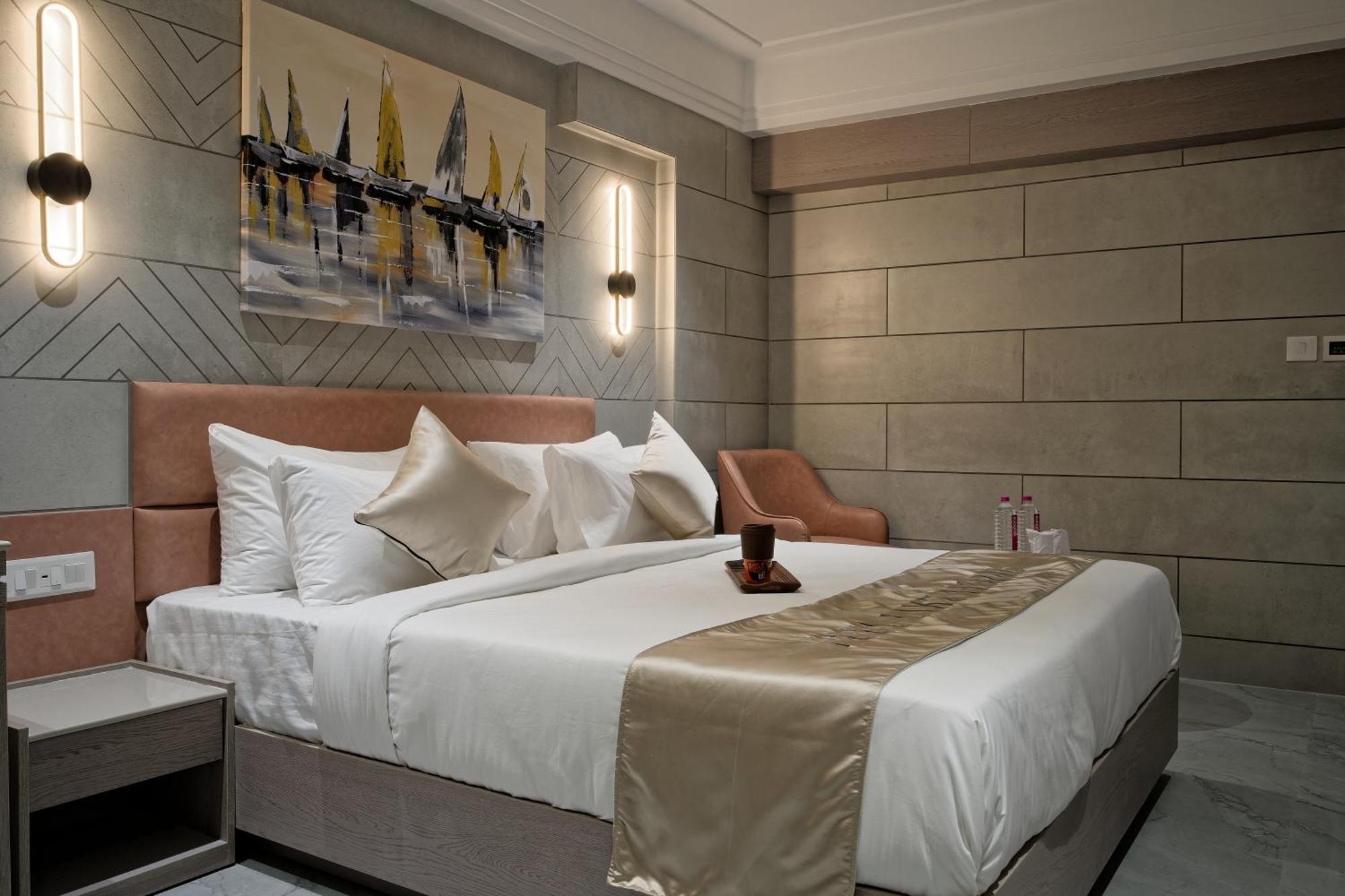 Hotel Golden Plaza Ahmadabad Zewnętrze zdjęcie