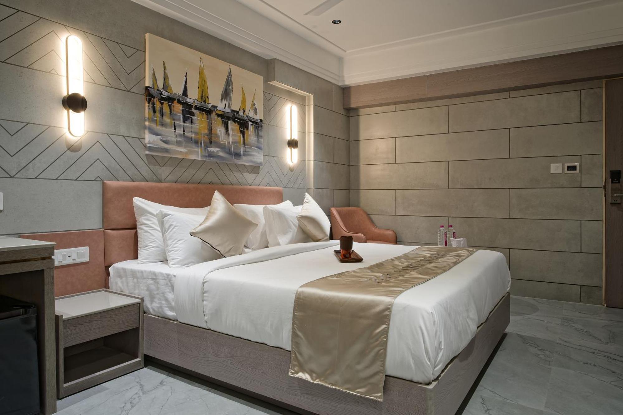 Hotel Golden Plaza Ahmadabad Zewnętrze zdjęcie