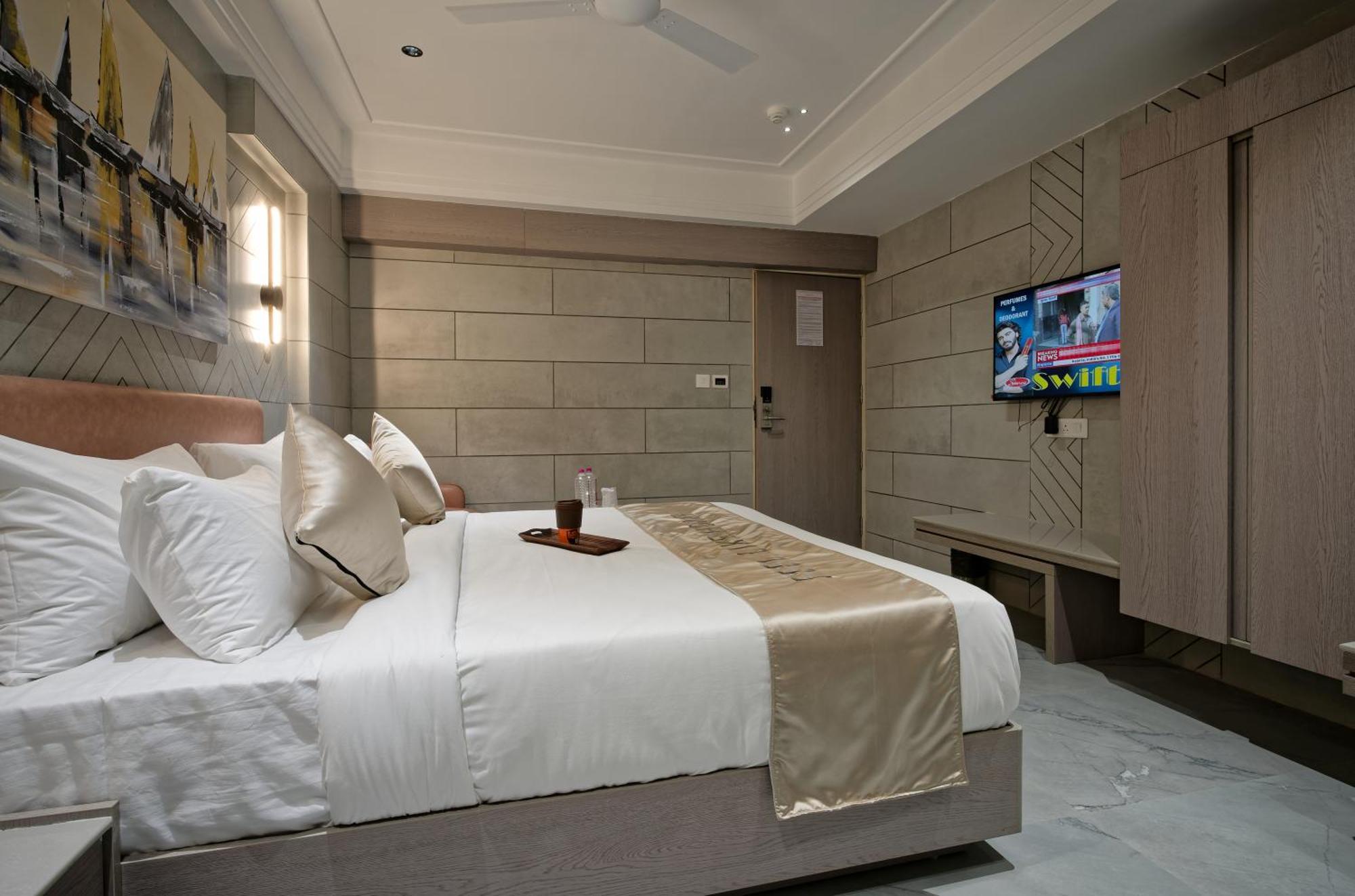 Hotel Golden Plaza Ahmadabad Zewnętrze zdjęcie
