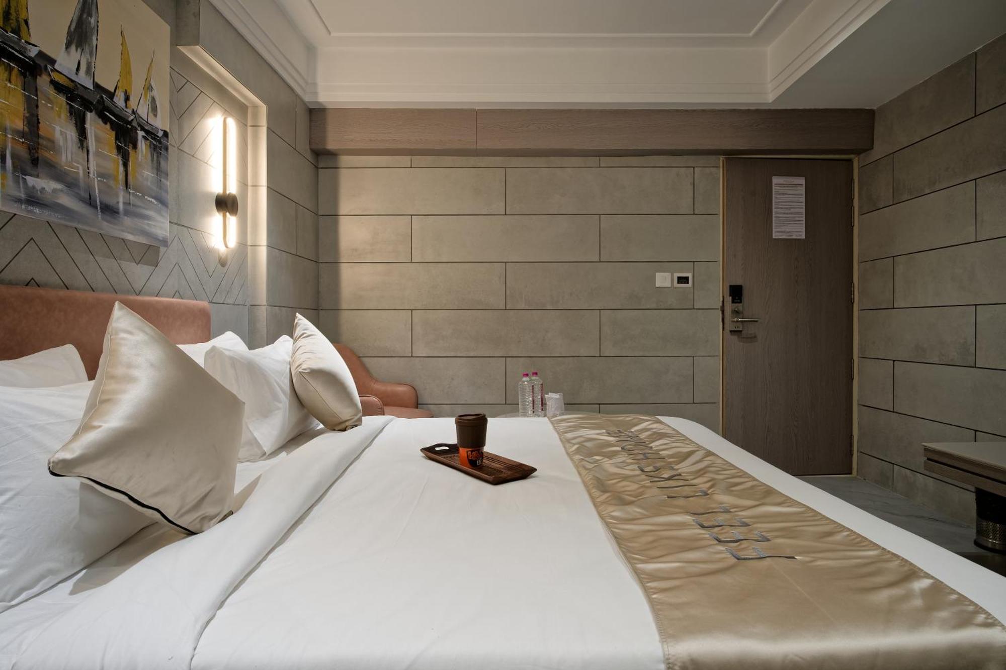 Hotel Golden Plaza Ahmadabad Zewnętrze zdjęcie