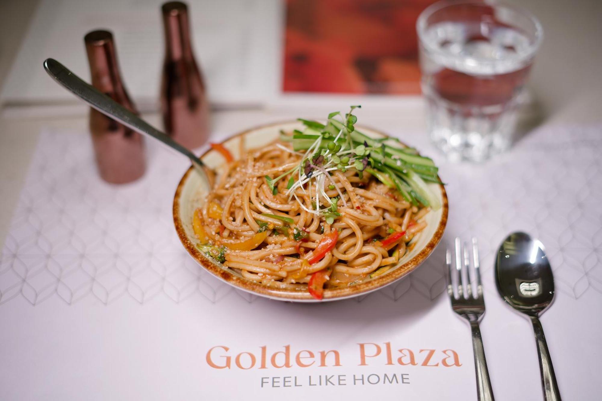 Hotel Golden Plaza Ahmadabad Zewnętrze zdjęcie