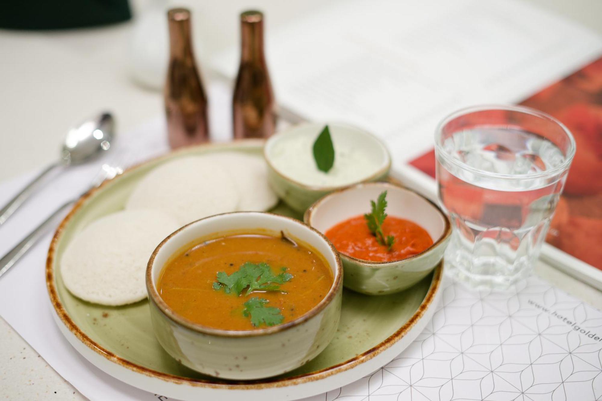 Hotel Golden Plaza Ahmadabad Zewnętrze zdjęcie