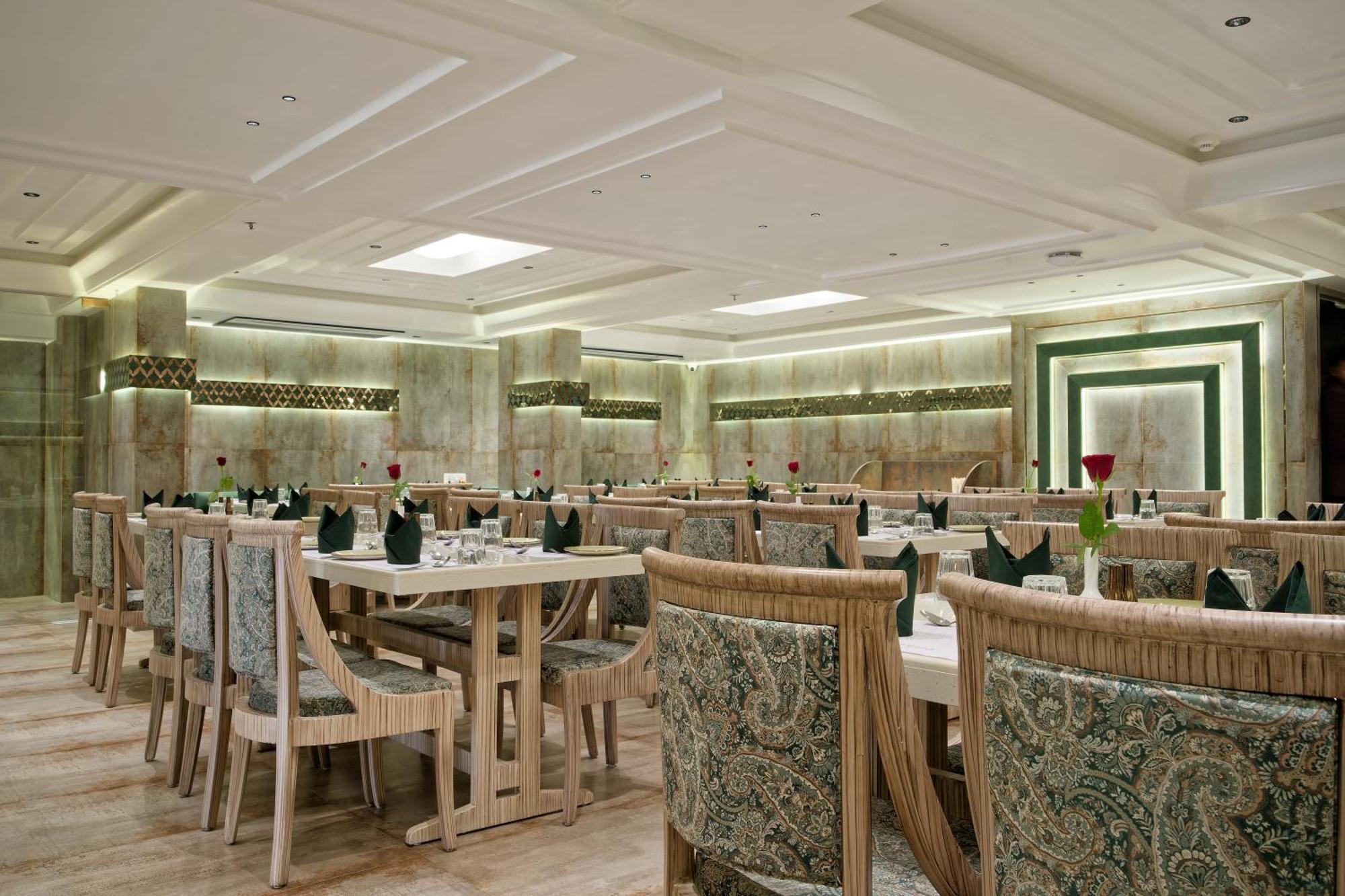 Hotel Golden Plaza Ahmadabad Zewnętrze zdjęcie