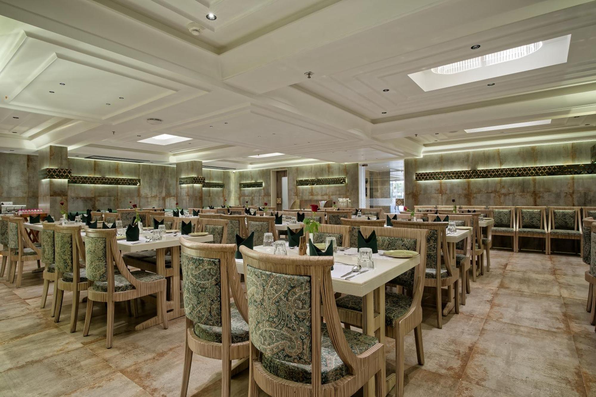 Hotel Golden Plaza Ahmadabad Zewnętrze zdjęcie