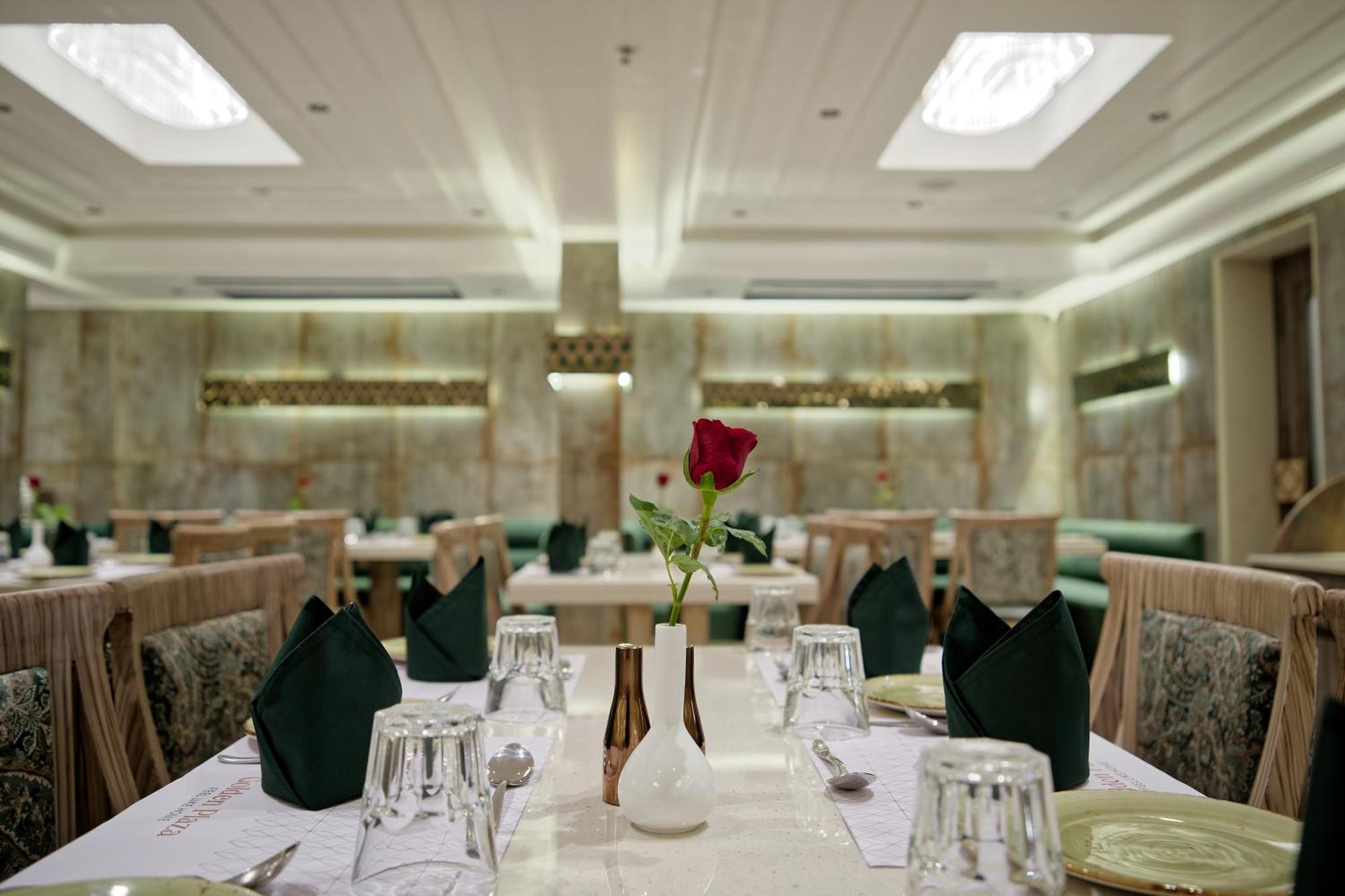 Hotel Golden Plaza Ahmadabad Zewnętrze zdjęcie