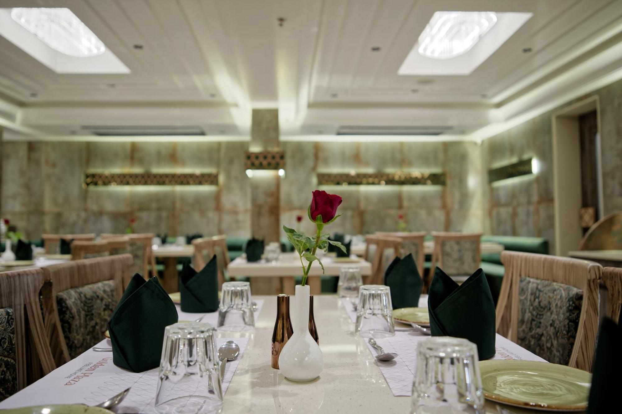 Hotel Golden Plaza Ahmadabad Zewnętrze zdjęcie