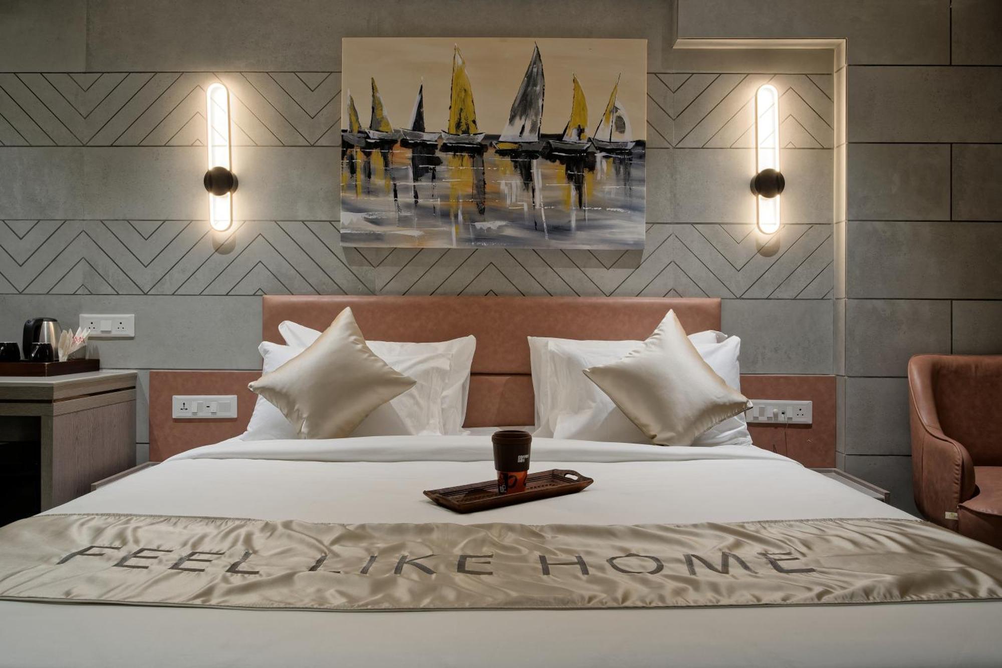 Hotel Golden Plaza Ahmadabad Zewnętrze zdjęcie