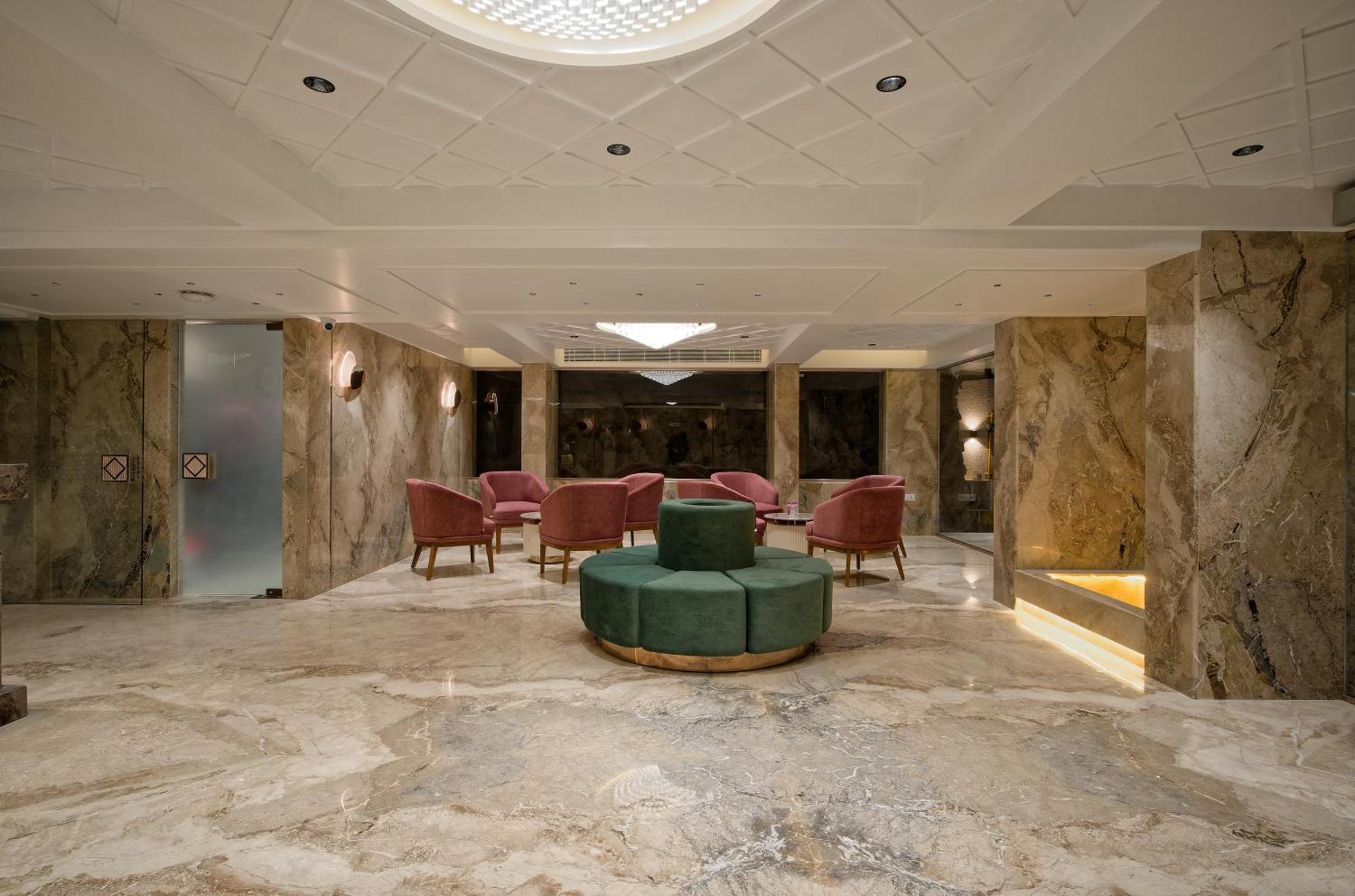 Hotel Golden Plaza Ahmadabad Zewnętrze zdjęcie