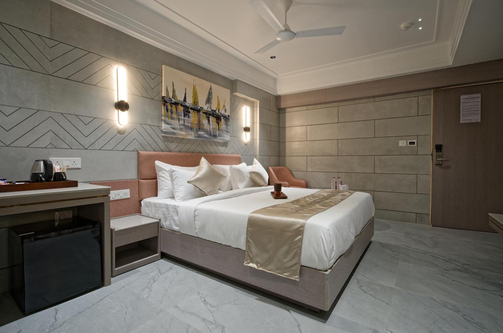 Hotel Golden Plaza Ahmadabad Zewnętrze zdjęcie