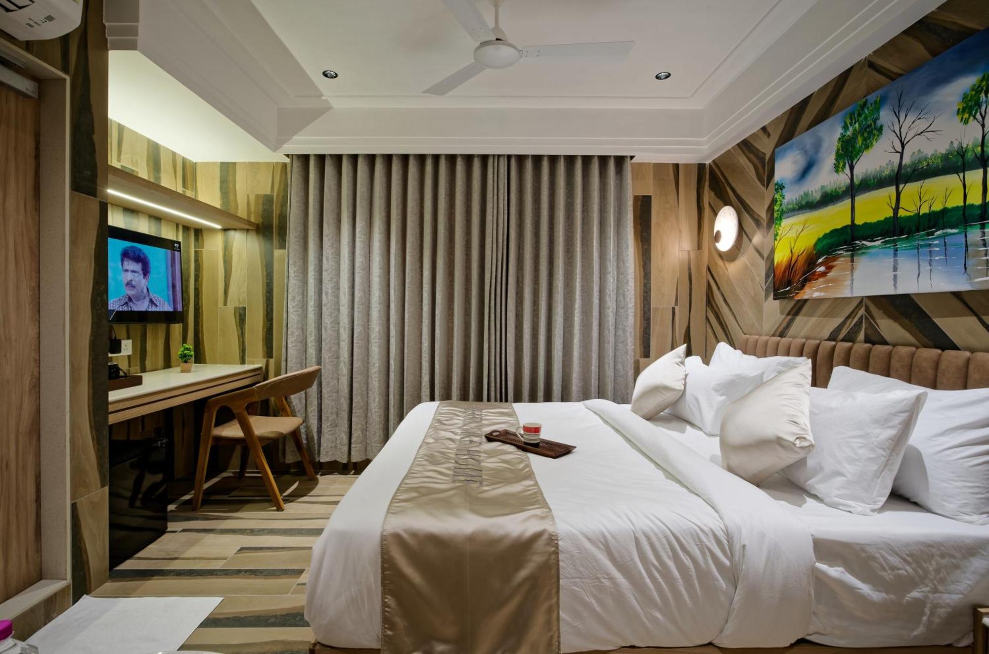 Hotel Golden Plaza Ahmadabad Zewnętrze zdjęcie