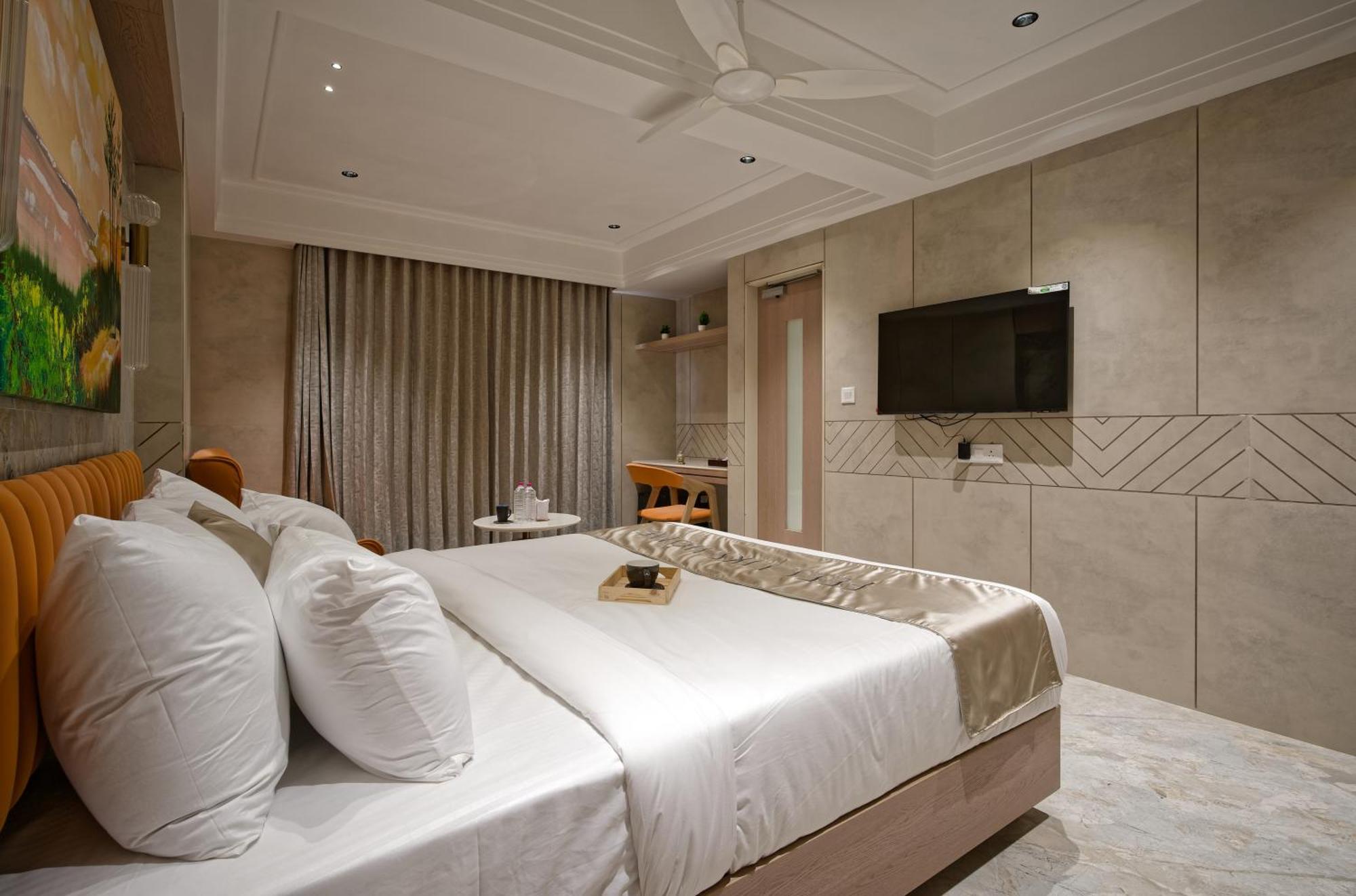 Hotel Golden Plaza Ahmadabad Zewnętrze zdjęcie
